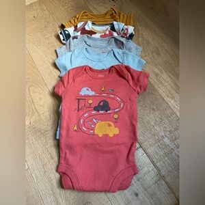Graphic Baby Onesie Set (5) by Carters